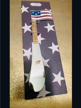 Mudd American Flag Handle Spreader in Red,White & Blue with Silver Plated Accent